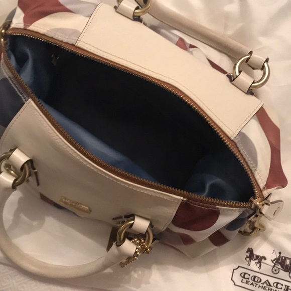 Coach small handbag - barely used - Picture 5 of 7